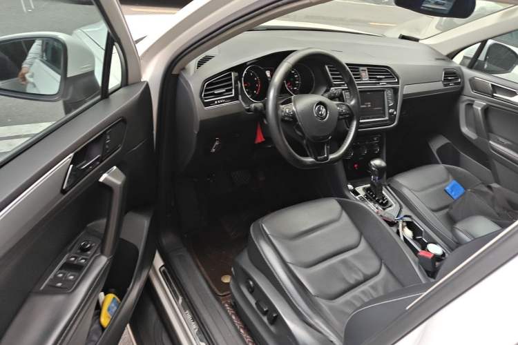 Used Volkswagen Tiguan L 2017 330TSI Automatic Two-Wheel Drive Comfort Edition Driver Seat