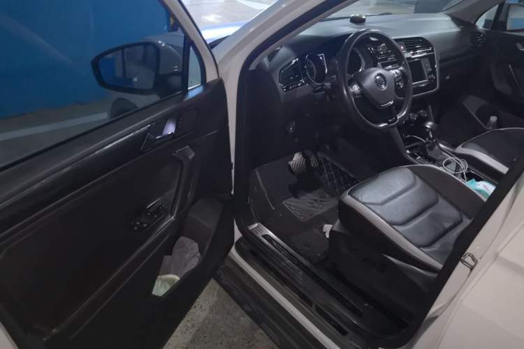 Used Volkswagen Tiguan L 2017 330TSI Automatic Two-Wheel Drive Luxury Edition Driver Seat