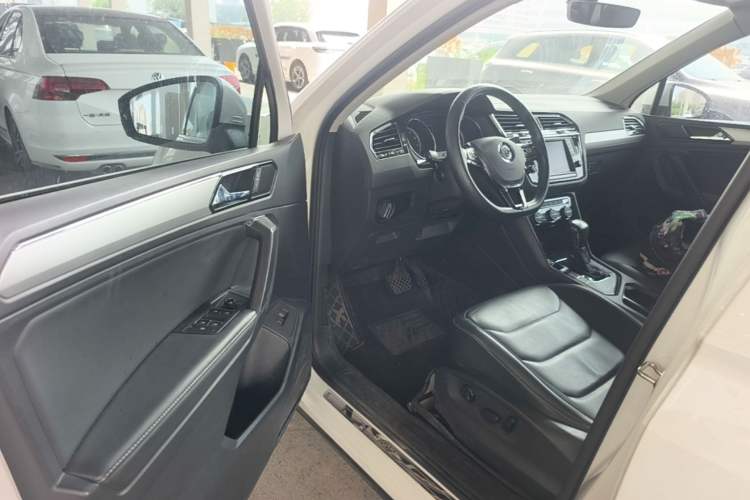 Used Volkswagen Tiguan L 2017 380TSI Automatic All-Wheel-Drive Luxury Edition Driver Seat