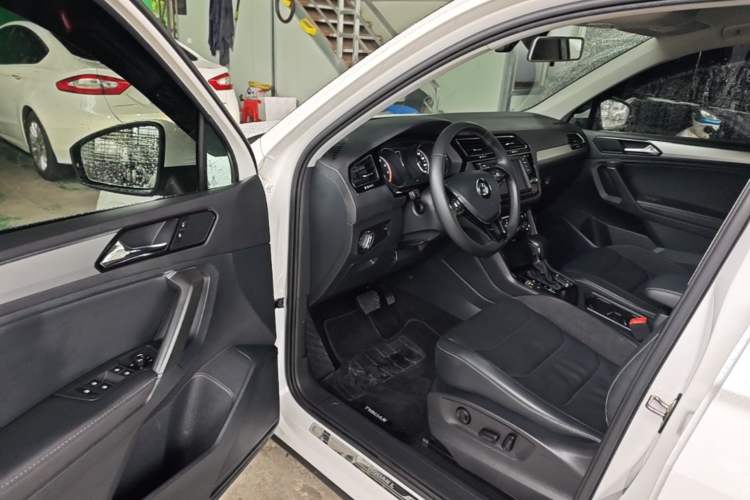 Used Volkswagen Tiguan L 2017 330TSI Automatic Two-Wheel Drive Comfort Edition Driver Seat
