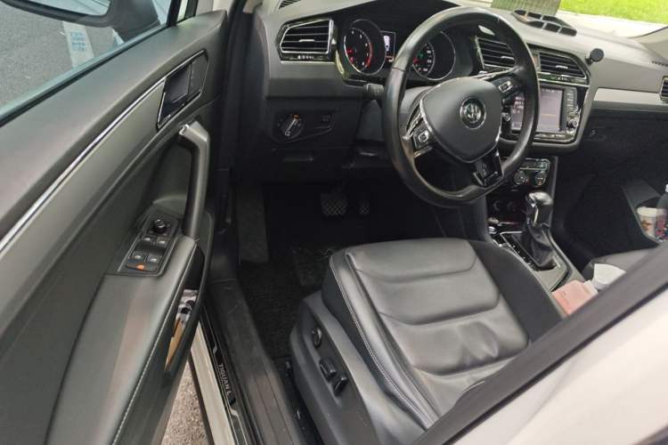 Used Volkswagen Tiguan L 2017 330TSI Automatic Two-Wheel Drive Luxury Edition Driver Seat