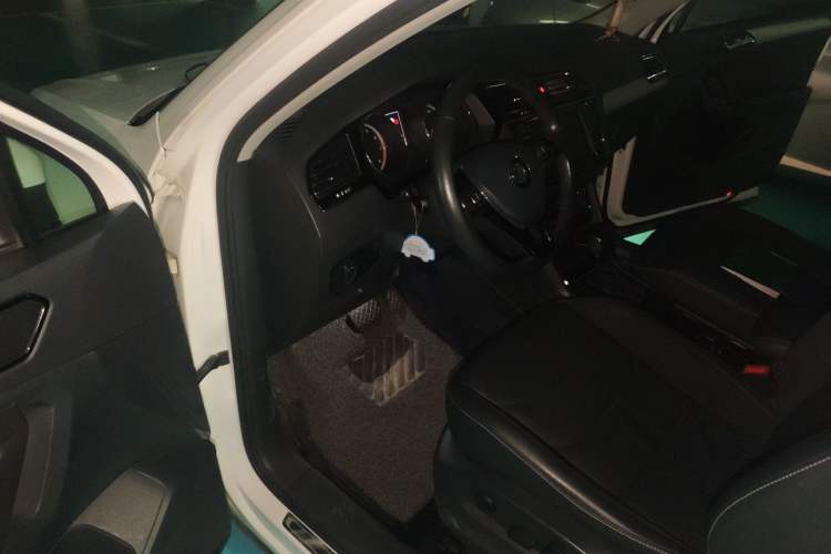Used Volkswagen Tiguan L 2017 330TSI Automatic Two-Wheel Drive Comfort Edition Driver Seat