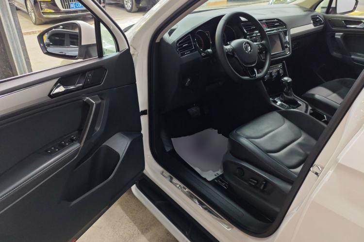 Used Volkswagen Tiguan L 2017 330TSI Automatic Two-Wheel Drive Luxury Edition Driver Seat