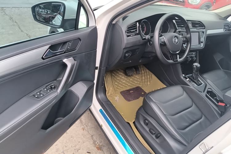 Used Volkswagen Tiguan L 2017 330TSI Automatic Two-Wheel Drive Luxury Edition Driver Seat