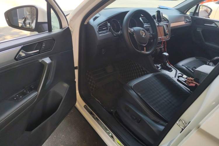 Used Volkswagen Tiguan L 2017 330TSI Automatic Two-Wheel Drive Comfort Edition Driver Seat