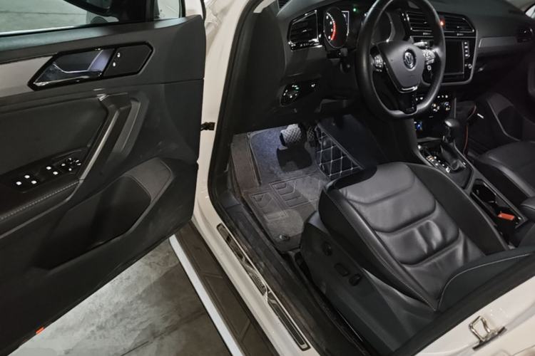 Used Volkswagen Tiguan L 2017 330TSI Automatic Two-Wheel Drive Luxury Edition Driver Seat