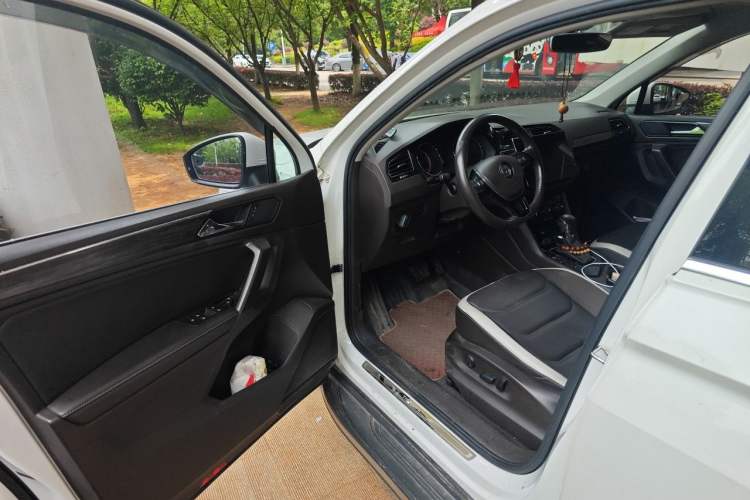 Used Volkswagen Tiguan L 2017 330TSI Automatic Two-Wheel Drive Luxury Edition Driver Seat