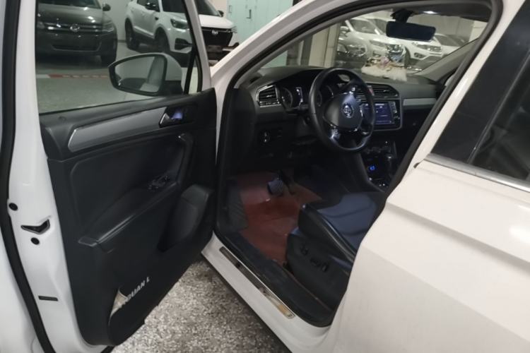 Used Volkswagen Tiguan L 2017 330TSI Automatic Two-Wheel Drive Luxury Edition Driver Seat