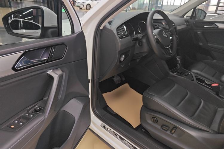 Used Volkswagen Tiguan L 2017 330TSI Automatic Two-Wheel Drive Luxury Edition Driver Seat