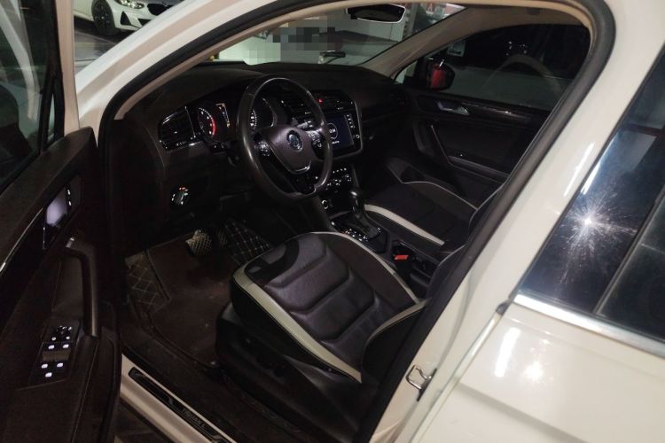 Used Volkswagen Tiguan L 2017 380TSI Automatic All-Wheel-Drive Luxury Edition Driver Seat