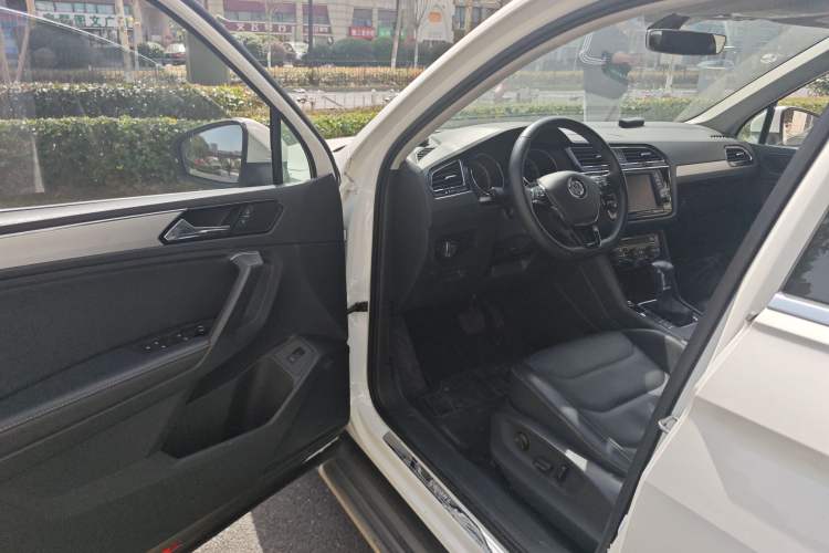 Used Volkswagen Tiguan L 2017 380TSI Automatic All-Wheel-Drive Flagship Edition Driver Seat