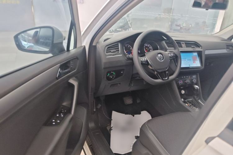 Used Volkswagen Tiguan L 2017 330TSI Automatic Two-Wheel Drive Luxury Edition Driver Seat