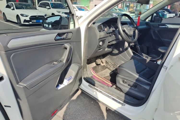 Used Volkswagen Tiguan L 2017 330TSI Automatic Two-Wheel Drive Comfort Edition Driver Seat