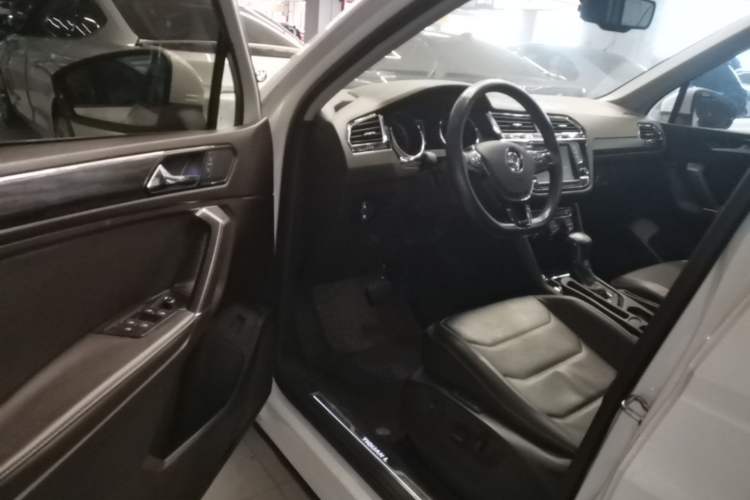 Used Volkswagen Tiguan L 2017 380TSI Automatic All-Wheel-Drive Flagship Edition Driver Seat
