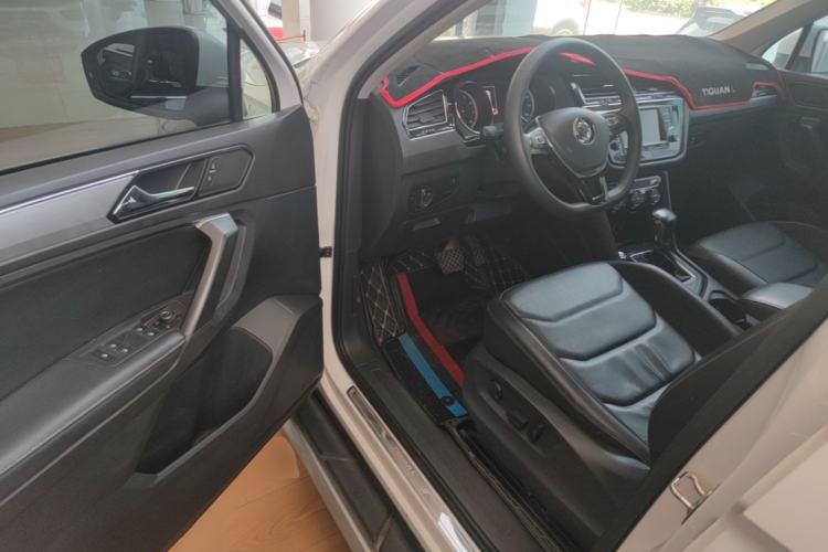 Used Volkswagen Tiguan L 2017 330TSI Automatic Two-Wheel Drive Comfort Edition Driver Seat