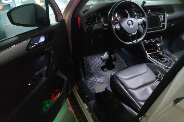 Used Volkswagen Tiguan L 2017 330TSI Automatic Two-Wheel Drive Luxury Edition Driver Seat