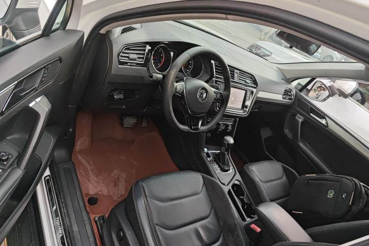 Used Volkswagen Tiguan L 2017 330TSI Automatic Two-Wheel Drive Comfort Edition Driver Seat