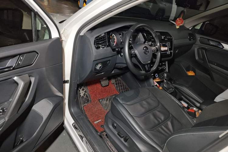 Used Volkswagen Tiguan L 2017 330TSI Automatic Two-Wheel Drive Comfort Edition Driver Seat