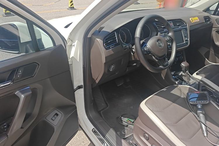 Used Volkswagen Tiguan L 2017 380TSI Automatic All-Wheel-Drive Luxury Edition Driver Seat