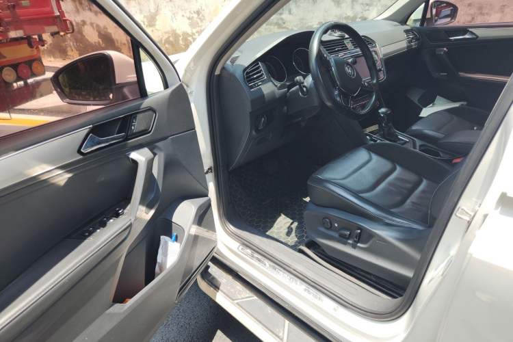 Used Volkswagen Tiguan L 2017 330TSI Automatic Two-Wheel Drive Luxury Edition Driver Seat