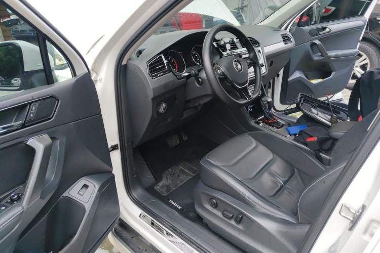 Used Volkswagen Tiguan L 2017 380TSI Automatic All-Wheel-Drive Luxury Edition Driver Seat