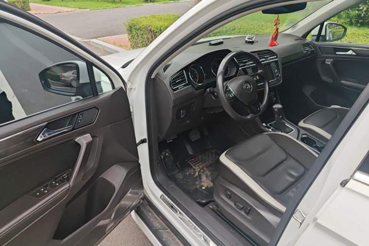 Used Volkswagen Tiguan L 2017 330TSI Automatic Two-Wheel Drive Luxury Edition Driver Seat