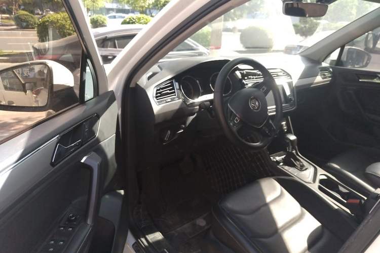 Used Volkswagen Tiguan L 2017 330TSI Automatic Two-Wheel Drive Luxury Edition Driver Seat