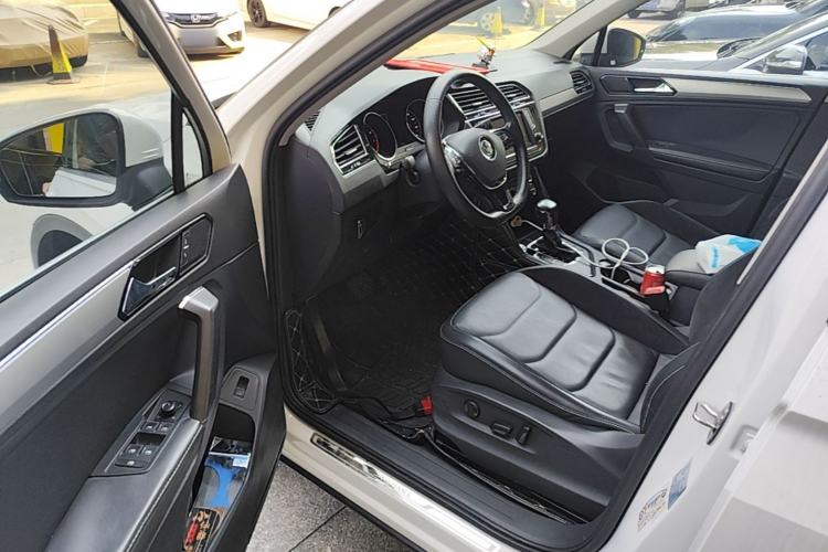 Used Volkswagen Tiguan L 2017 380TSI Automatic All-Wheel-Drive Luxury Edition Driver Seat