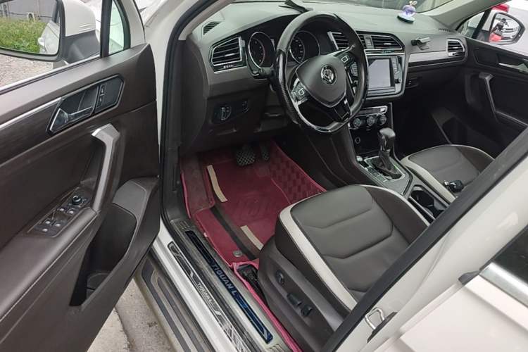 Used Volkswagen Tiguan L 2017 330TSI Automatic Two-Wheel Drive Luxury Edition Driver Seat