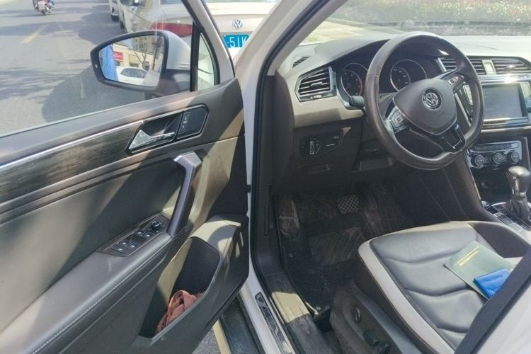 Used Volkswagen Tiguan L 2017 330TSI Automatic Two-Wheel Drive Luxury Edition Driver Seat