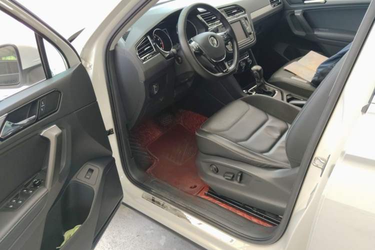 Used Volkswagen Tiguan L 2017 380TSI Automatic All-Wheel-Drive Luxury Edition Driver Seat