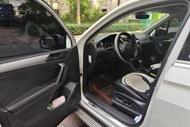 Used Volkswagen Tiguan L 2017 330TSI Automatic Two-Wheel Drive Luxury Edition Driver Seat