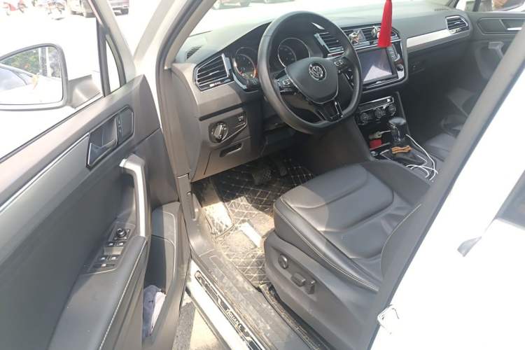 Used Volkswagen Tiguan L 2017 330TSI Automatic Two-Wheel Drive Luxury Edition Driver Seat
