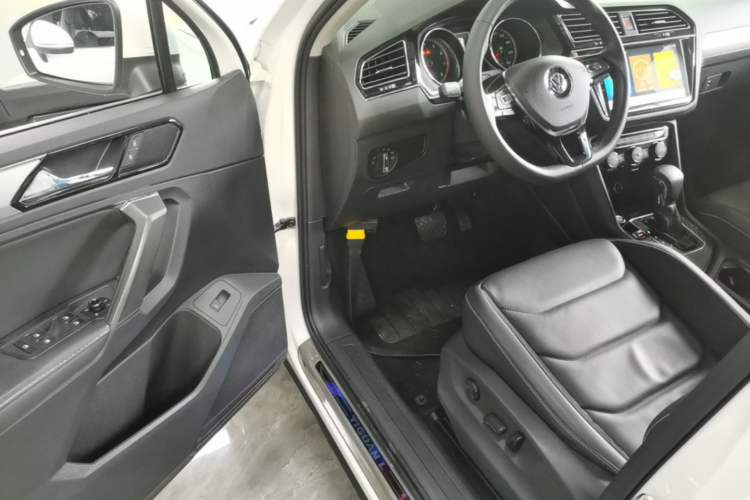 Used Volkswagen Tiguan L 2017 380TSI Automatic All-Wheel-Drive Luxury Edition Driver Seat
