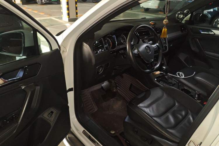 Used Volkswagen Tiguan L 2017 380TSI Automatic All-Wheel-Drive Luxury Edition Driver Seat