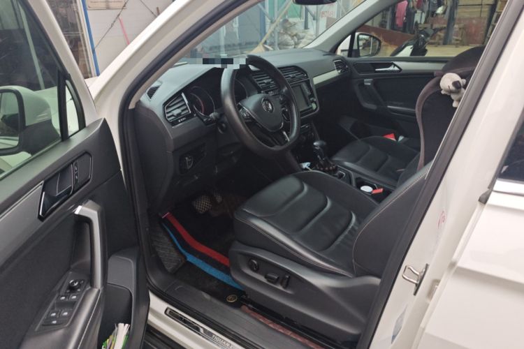 Used Volkswagen Tiguan L 2017 330TSI Automatic Two-Wheel Drive Luxury Edition Driver Seat