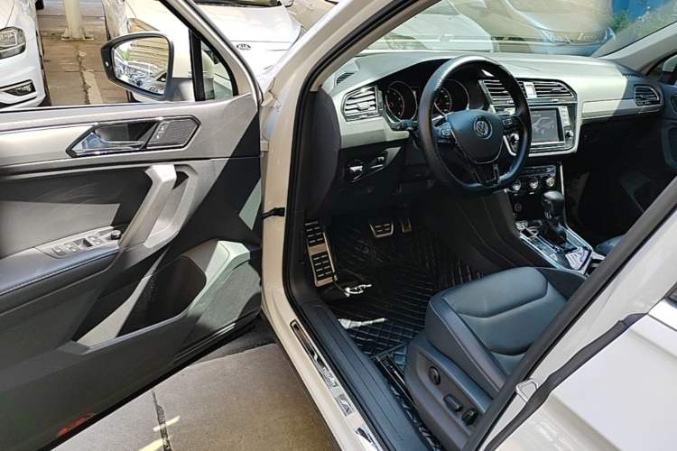 Used Volkswagen Tiguan L 2017 330TSI Automatic Two-Wheel Drive Luxury Edition Driver Seat