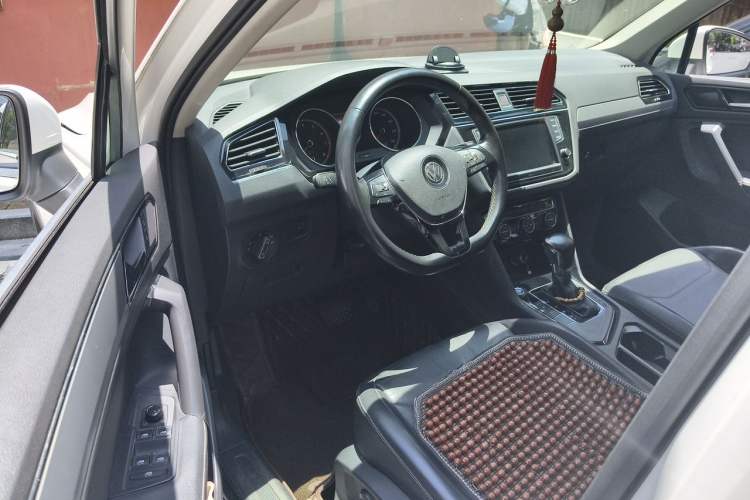 Used Volkswagen Tiguan L 2017 330TSI Automatic Two-Wheel Drive Luxury Edition Driver Seat