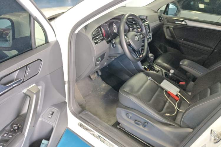 Used Volkswagen Tiguan L 2017 380TSI Automatic All-Wheel-Drive Luxury Edition Driver Seat