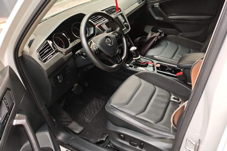 Used Volkswagen Tiguan L 2017 330TSI Automatic Two-Wheel Drive Luxury Edition Driver Seat