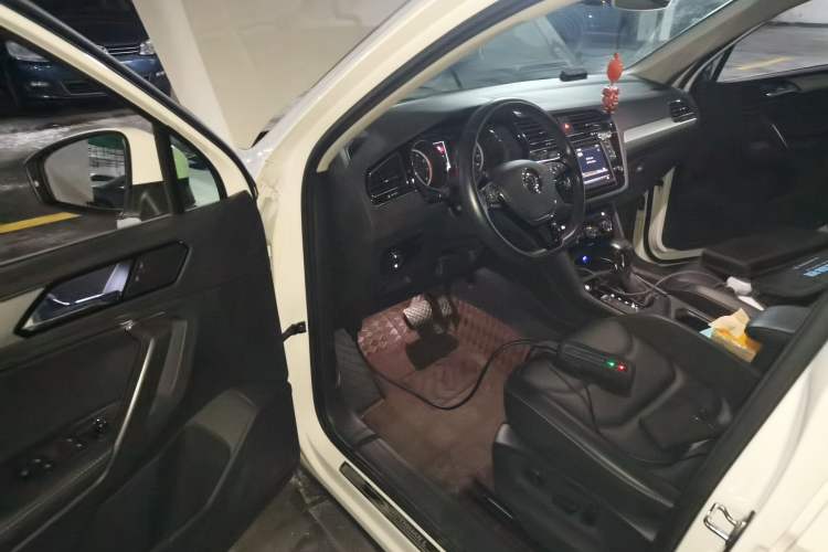 Used Volkswagen Tiguan L 2017 330TSI Automatic Two-Wheel Drive Luxury Edition Driver Seat