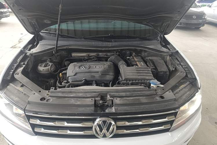 Used Volkswagen Tiguan L 2017 330TSI Automatic Two-Wheel Drive Luxury Edition Engine Bay