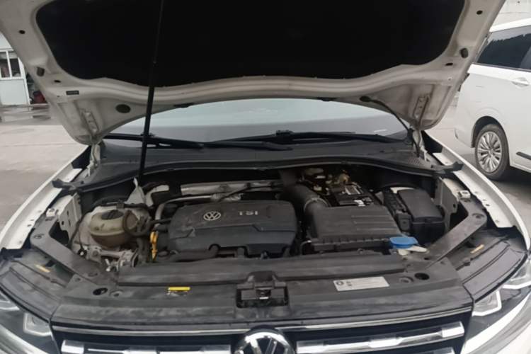 Used Volkswagen Tiguan L 2017 330TSI Automatic Two-Wheel Drive Luxury Edition Engine Bay