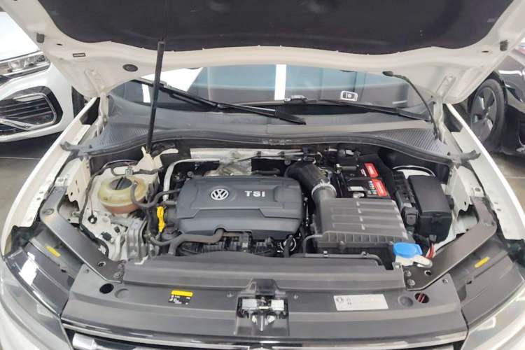 Used Volkswagen Tiguan L 2017 330TSI Automatic Two-Wheel Drive Luxury Edition Engine Bay