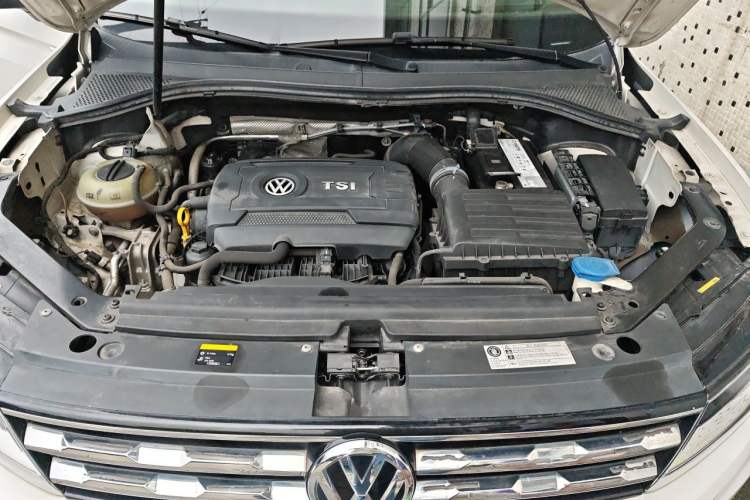 Used Volkswagen Tiguan L 2017 330TSI Automatic Two-Wheel Drive Luxury Edition Engine Bay