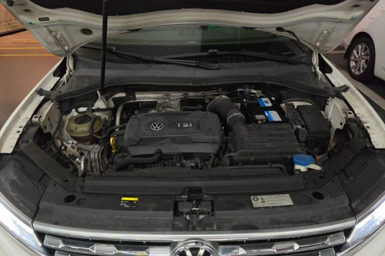 Used Volkswagen Tiguan L 2017 380TSI Automatic All-Wheel-Drive Luxury Edition Engine Bay