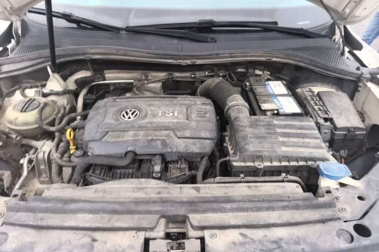 Used Volkswagen Tiguan L 2017 330TSI Automatic Two-Wheel Drive Luxury Edition Engine Bay