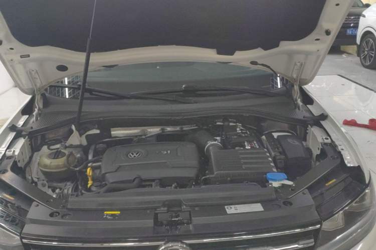 Used Volkswagen Tiguan L 2017 330TSI Automatic Two-Wheel Drive Luxury Edition Engine Bay