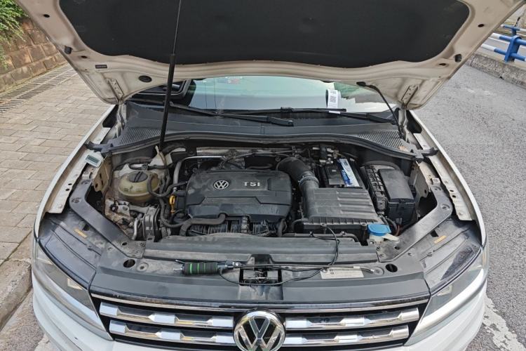 Used Volkswagen Tiguan L 2017 330TSI Automatic Two-Wheel Drive Luxury Edition Engine Bay