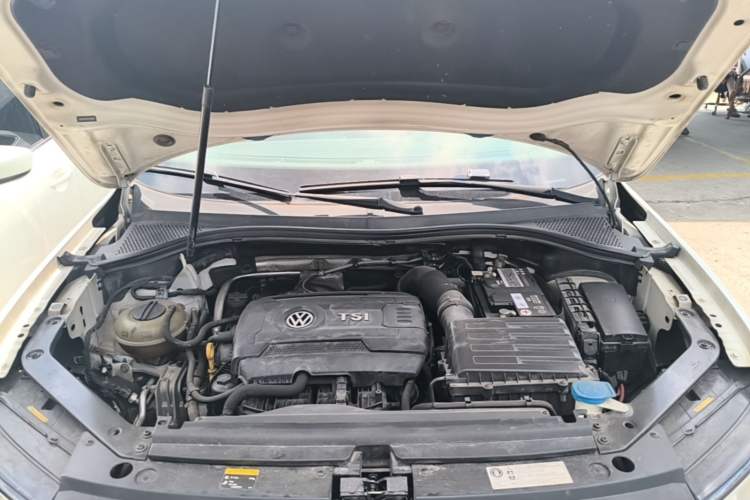 Used Volkswagen Tiguan L 2017 330TSI Automatic Two-Wheel Drive Luxury Edition Engine Bay